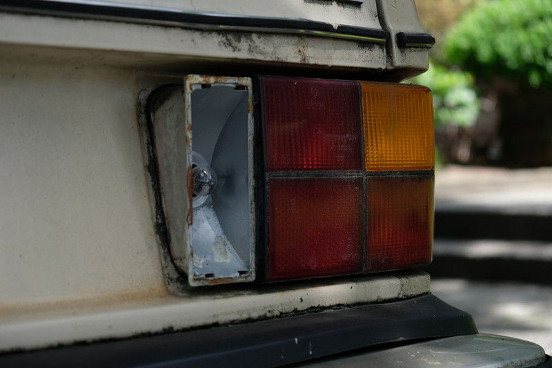 Illustration for article titled FS: Volvo 242 5-Speed